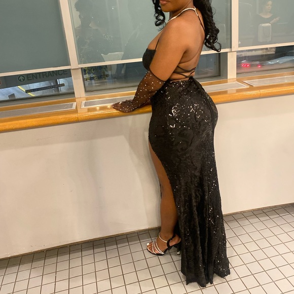 Gorgeous black sequin dress. - Picture 3 of 4